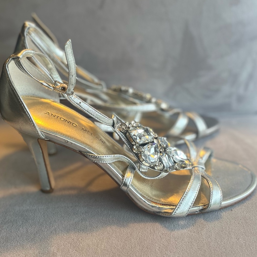 Antonio Melani silver metallic heals‎ rhinestones size 9